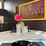 Les Ecuries De Rigny, De Gamme Avec Privatif Et Piscine Au Coeur D'un Jardin Arbore 낭시