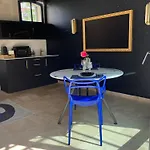 Les Ecuries De Rigny, De Gamme Avec Privatif Et Piscine Au Coeur D'un Jardin Arbore