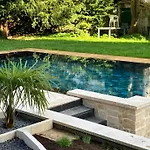 Les Ecuries De Rigny, De Gamme Avec Privatif Et Piscine Au Coeur D'un Jardin Arbore B&B 4*
