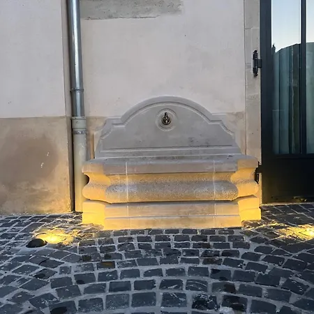 Les Ecuries De Rigny, De Gamme Avec Privatif Et Piscine Au Coeur D'un Jardin Arbore 4*