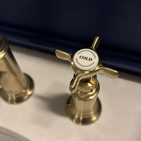 Les Ecuries De Rigny, De Gamme Avec Jardin, Jacuzzi Et Piscine Oda ve Kahvaltı