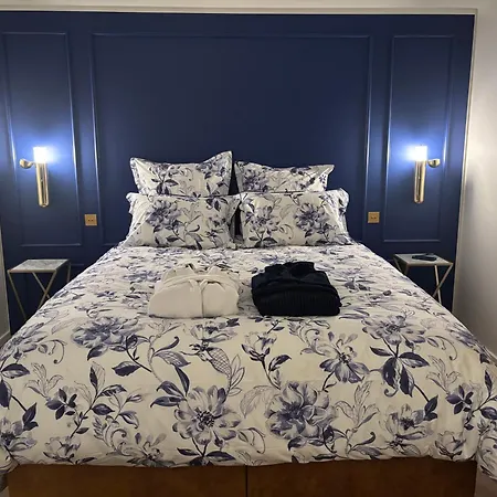 Oda ve Kahvaltı Les Ecuries De Rigny, De Gamme Avec Jardin, Jacuzzi Et Piscine 4*