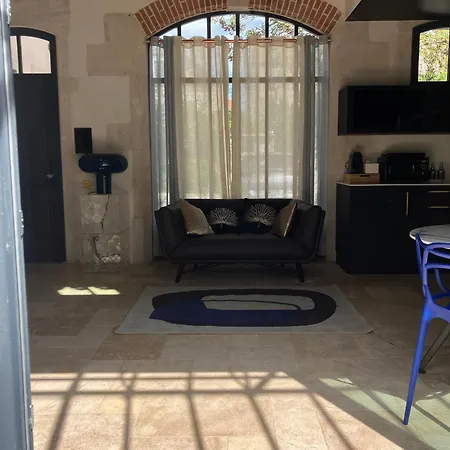 Les Ecuries De Rigny, De Gamme Avec Privatif Et Piscine Au Coeur D'un Jardin Arbore 4*
