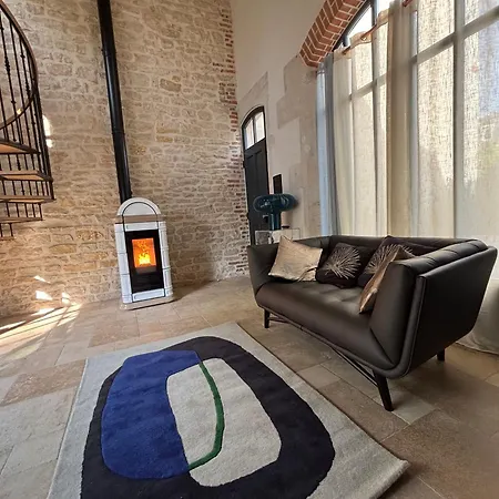 Oda ve Kahvaltı Les Ecuries De Rigny, De Gamme Avec Jardin, Jacuzzi Et Piscine 4*