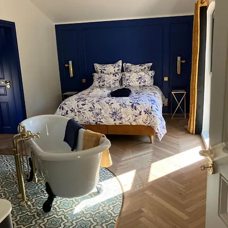 Les Ecuries De Rigny, De Gamme Avec Jardin, Jacuzzi Et Piscine Oda ve Kahvaltı