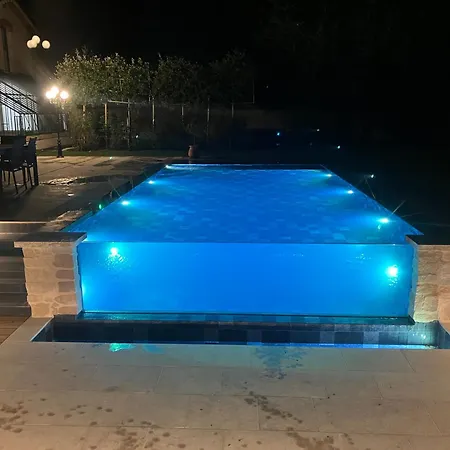 B&B Les Ecuries De Rigny, De Gamme Avec Privatif Et Piscine Au Coeur D'un Jardin Arbore