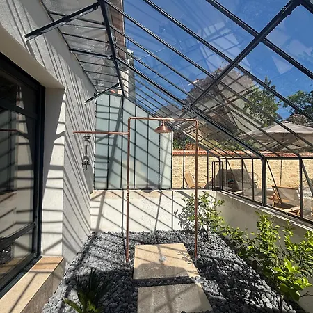 Les Ecuries De Rigny, De Gamme Avec Privatif Et Piscine Au Coeur D'un Jardin Arbore