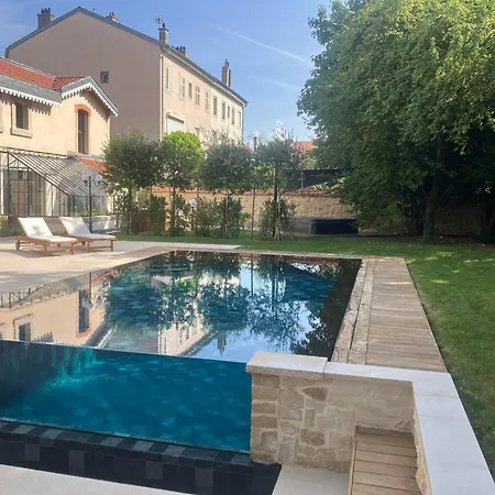 Oda ve Kahvaltı Les Ecuries De Rigny, De Gamme Avec Jardin, Jacuzzi Et Piscine Nancy