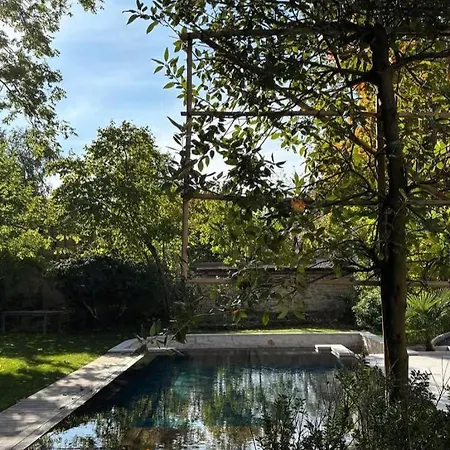 Oda ve Kahvaltı Les Ecuries De Rigny, De Gamme Avec Jardin, Jacuzzi Et Piscine