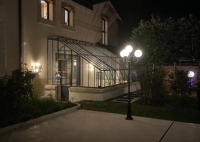 Les Ecuries De Rigny, Suite Haut De Gamme Avec Spa Privatif Et Piscine Au Coeur D'Un Jardin Arbore Bed & Breakfast 4*