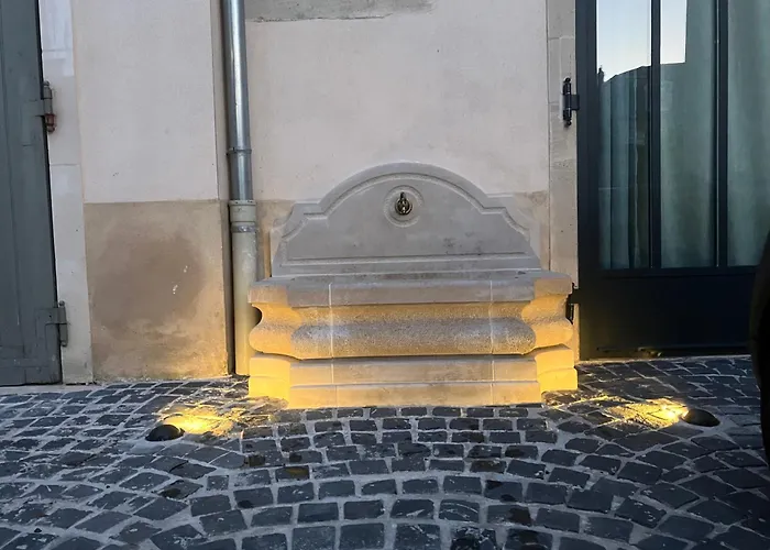 Les Ecuries De Rigny, Suite Haut De Gamme Avec Spa Privatif Et Piscine Au Coeur D'Un Jardin Arbore 4*