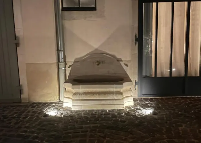 Les Ecuries De Rigny, Suite Haut De Gamme Avec Spa Privatif Et Piscine Au Coeur D'Un Jardin Arbore Bed & Breakfast