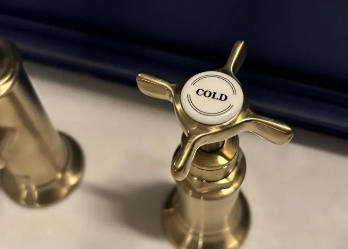 Les Ecuries De Rigny, Suite Haut De Gamme Avec Spa Privatif Et Piscine Au Coeur D'Un Jardin Arbore Bed & Breakfast