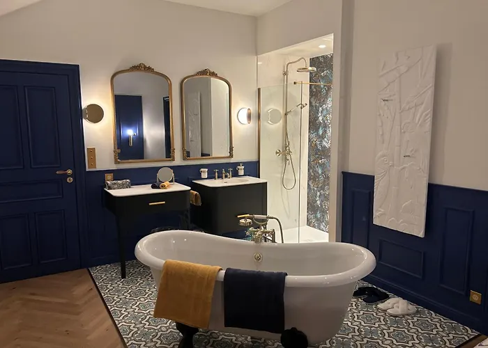 Bed & Breakfast Les Ecuries De Rigny, Suite Haut De Gamme Avec Spa Privatif Et Piscine Au Coeur D'Un Jardin Arbore