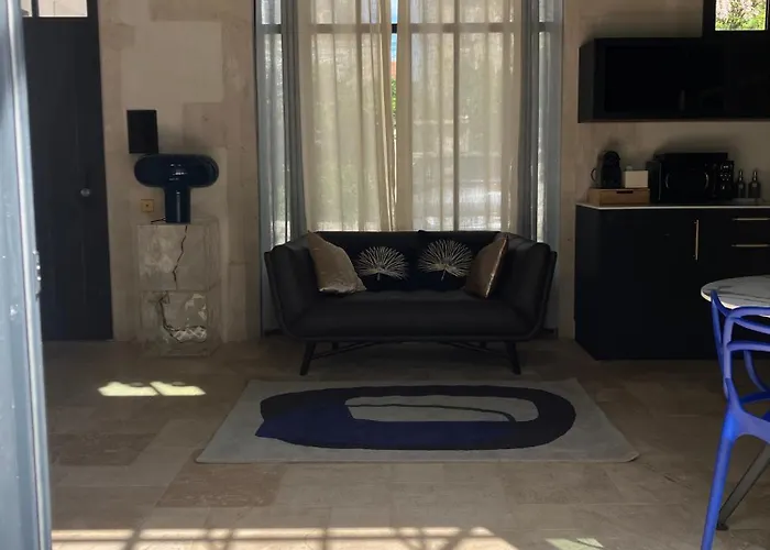 Les Ecuries De Rigny, Suite Haut De Gamme Avec Spa Privatif Et Piscine Au Coeur D'Un Jardin Arbore 4*