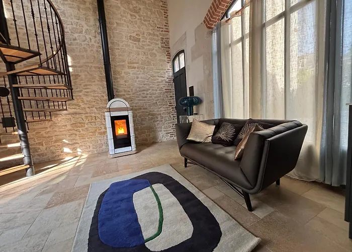 Bed & Breakfast Les Ecuries De Rigny, Suite Haut De Gamme Avec Spa Privatif Et Piscine Au Coeur D'Un Jardin Arbore 4*