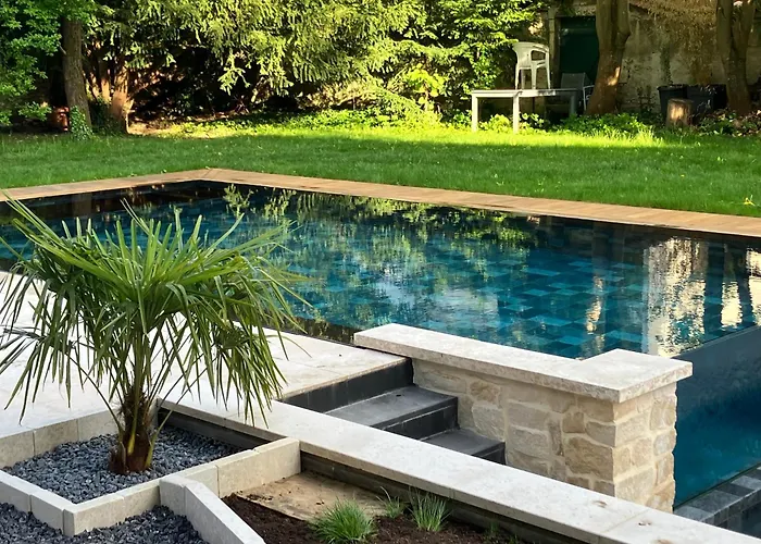 Les Ecuries De Rigny, Suite Haut De Gamme Avec Spa Privatif Et Piscine Au Coeur D'Un Jardin Arbore Bed & Breakfast 4*