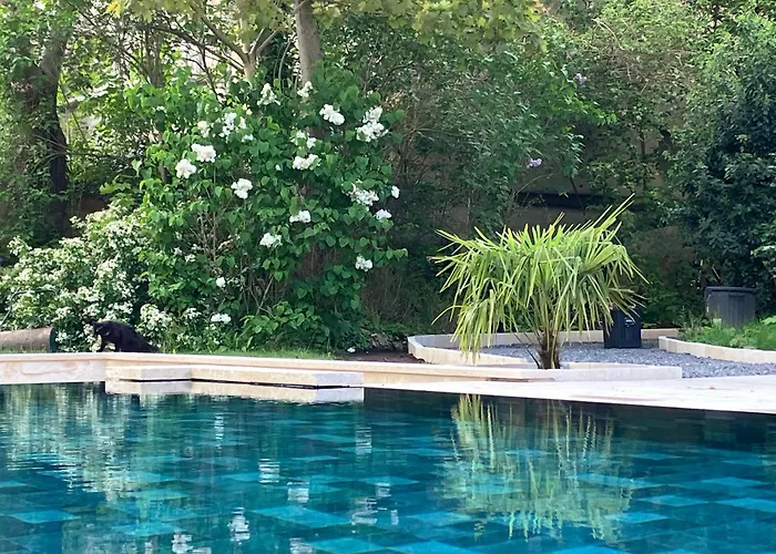 Les Ecuries De Rigny, Suite Haut De Gamme Avec Spa Privatif Et Piscine Au Coeur D'Un Jardin Arbore