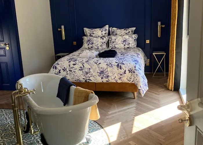 Les Ecuries De Rigny, De Gamme Avec Privatif Et Piscine Au Coeur D'un Jardin Arbore B&B