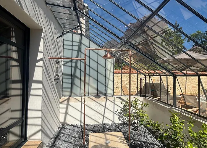 Les Ecuries De Rigny, Suite Haut De Gamme Avec Spa Privatif Et Piscine Au Coeur D'Un Jardin Arbore