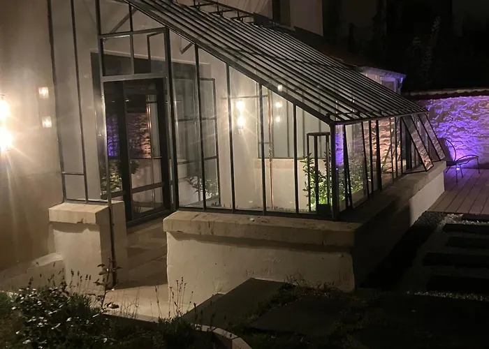 Les Ecuries De Rigny, De Gamme Avec Privatif Et Piscine Au Coeur D'un Jardin Arbore B&B