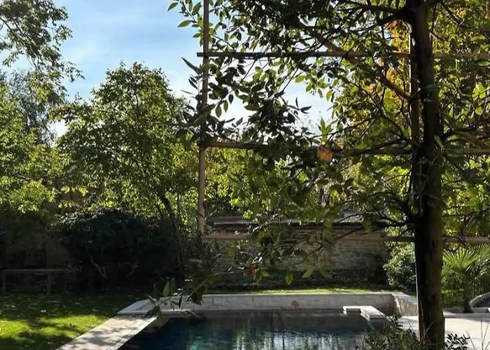 Bed & Breakfast Les Ecuries De Rigny, Suite Haut De Gamme Avec Spa Privatif Et Piscine Au Coeur D'Un Jardin Arbore